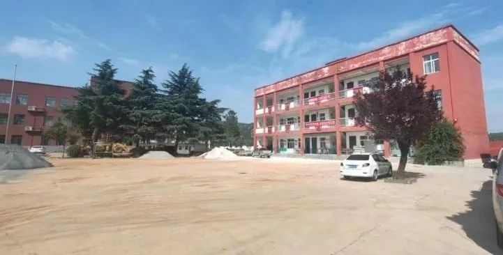 KJdSq, 所报名学校