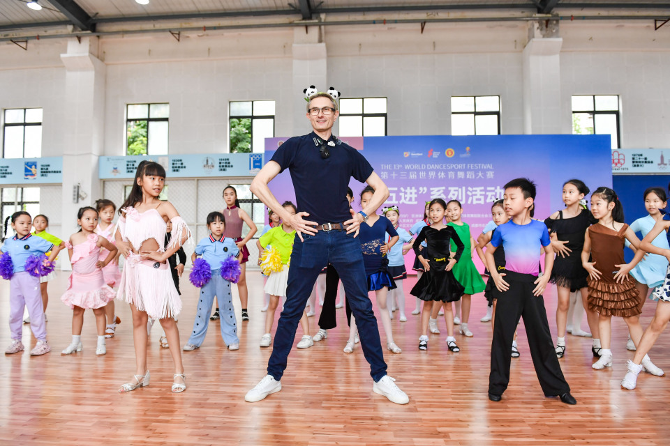 学和表演, 比赛是一种 学和表演, 比赛是一种
