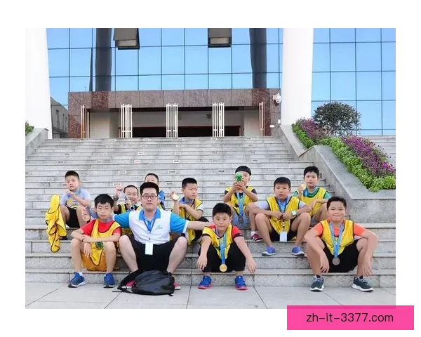 游泳杯赛：冠军之争精彩绽放