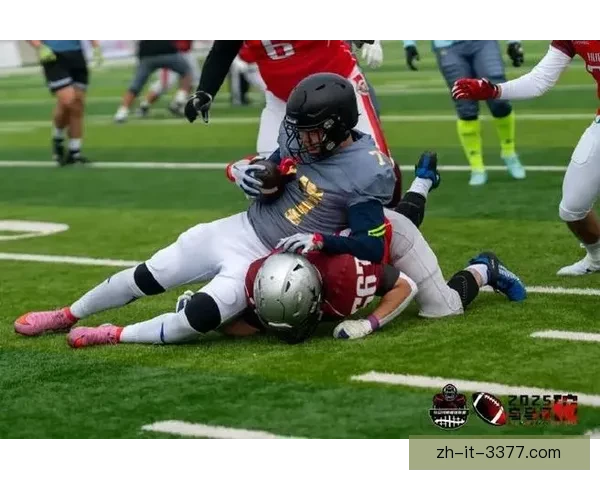 激战场上,橄榄球联赛的热血时刻 激战场上,橄榄球联赛的热血时刻