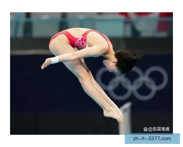 跳水冠军的辉煌一生：勇敢飞翔，征服深海